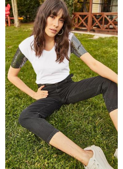 Kadın Beyaz Kolları Payet Detaylı T-Shirt Kadın Beyaz Kolları Payet Detaylı T-Shirt