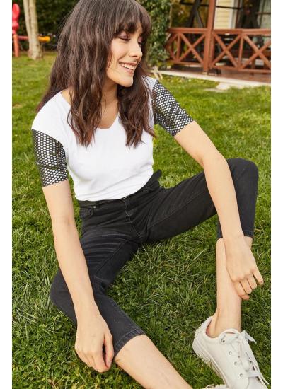 Kadın Beyaz Kolları Payet Detaylı T-Shirt Kadın Beyaz Kolları Payet Detaylı T-Shirt