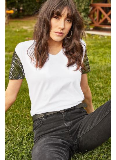 Kadın Beyaz Kolları Payet Detaylı T-Shirt Kadın Beyaz Kolları Payet Detaylı T-Shirt